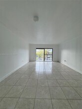 Building Photo - 10431 N Kendall Dr