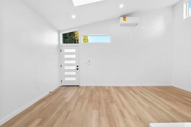 Foto del edificio - 739 N Formosa Ave