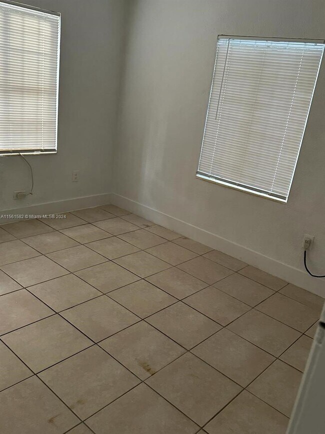 Foto del edificio - 6941 NW 4th Ave