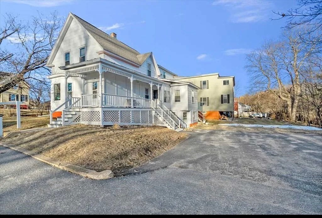 Primary Photo - 34 Waterford St