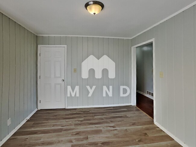Building Photo - 617 5th Way
