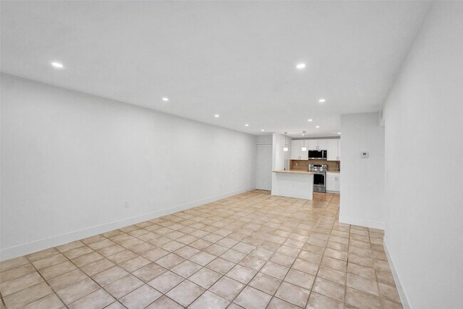 Foto del edificio - 4040 N Hills Dr