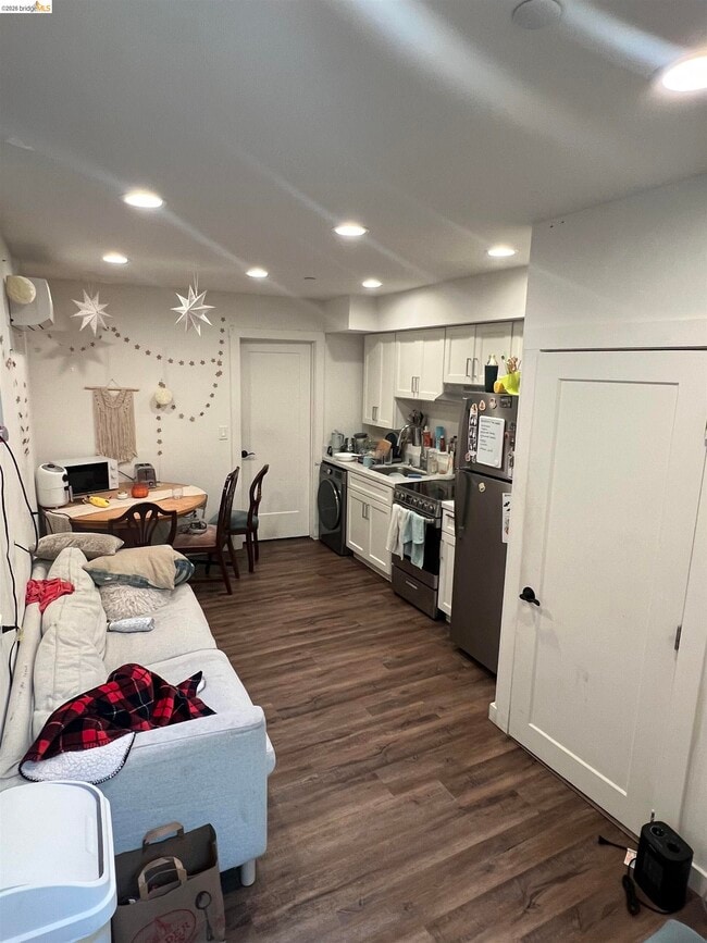 Building Photo - 2718 Durant Ave