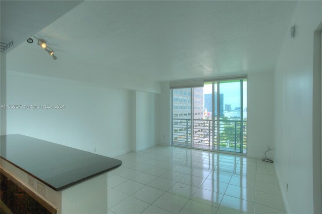 Foto del edificio - 325 S Biscayne Blvd