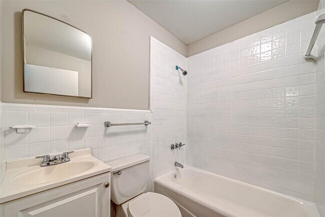 Foto del edificio - 4870 Clover St