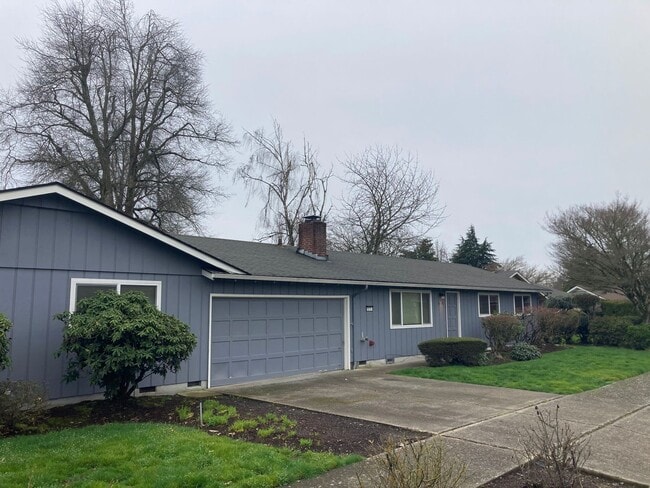 3 Bedroom, 2 Bathroom in N. Coburg Rd Area - 3 Bedroom, 2 Bathroom in N. Coburg Rd Area Townhome