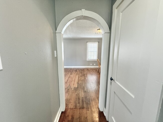 Building Photo - 405 Henderson St