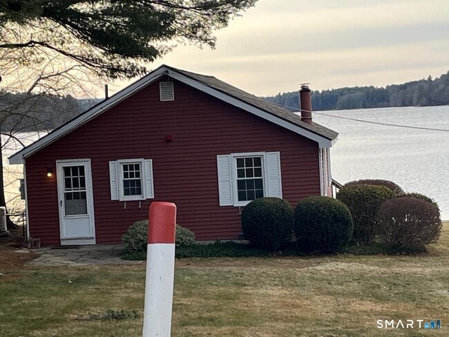 Foto del edificio - 71 Ellington Rd