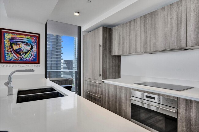 Building Photo - 801 S Miami Ave