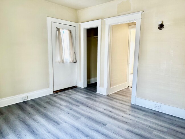 Foto del edificio - 647 W Lexington Ave