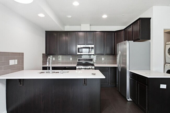 Foto del edificio - 3 Bedroom Townhome in Fort Collins