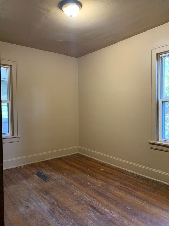 Building Photo - MOVE IN SPECIAL SPECIAL IN DETAILS! Tons of space in this Charming 1 Bedroom 1 bath with bonus room