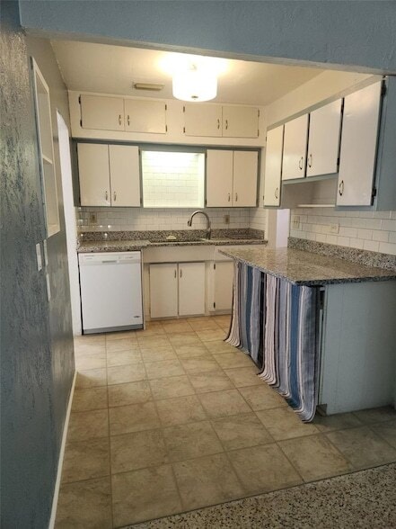 Photo - 13406 Boca Ciega Ave Apartment