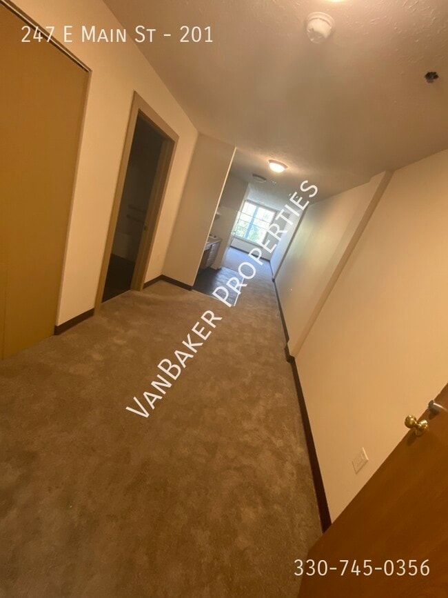 Building Photo - 247 E Main St