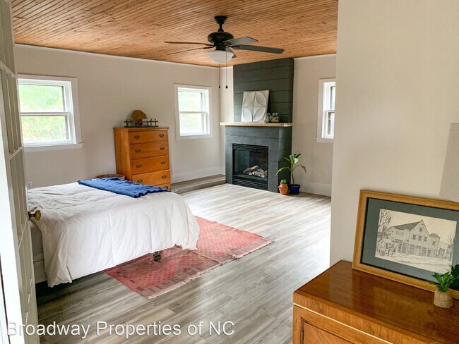 Building Photo - 1 br, 1.5 bath House - 206 Patterson St.