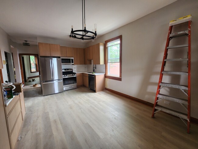 Building Photo - 5453 W Giddings St