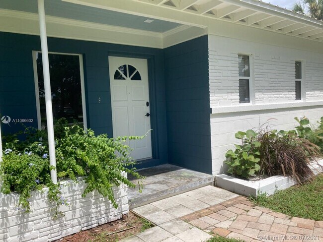 Building Photo - 125 Menendez Rd