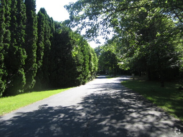 Building Photo - 602 Forest Ln