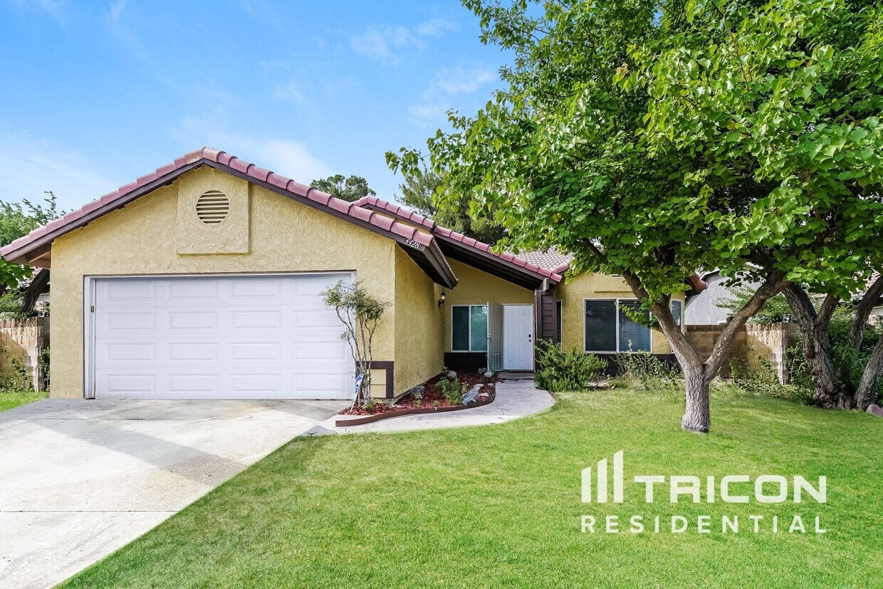 Foto principal - 3328 W Ave J 3
