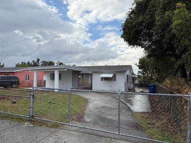 Building Photo - 2631 NW 25th St