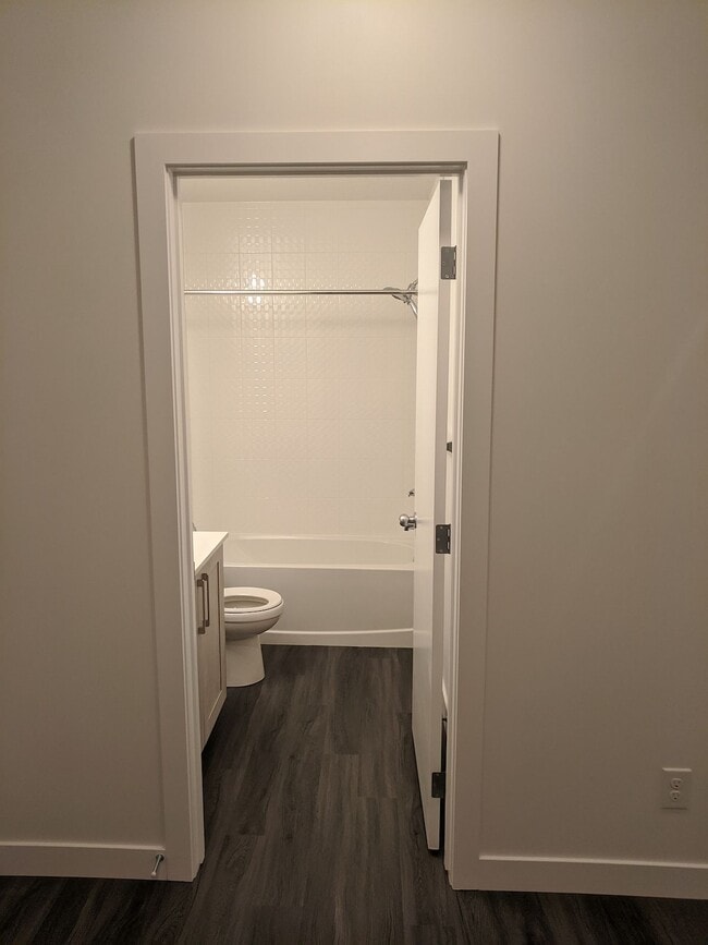Photo du bâtiment - 4641 128 Ave NE