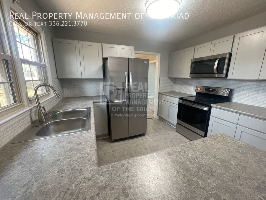 Primary Photo - Rare Find 3bd/3ba + Bonus Room Home in Kin...