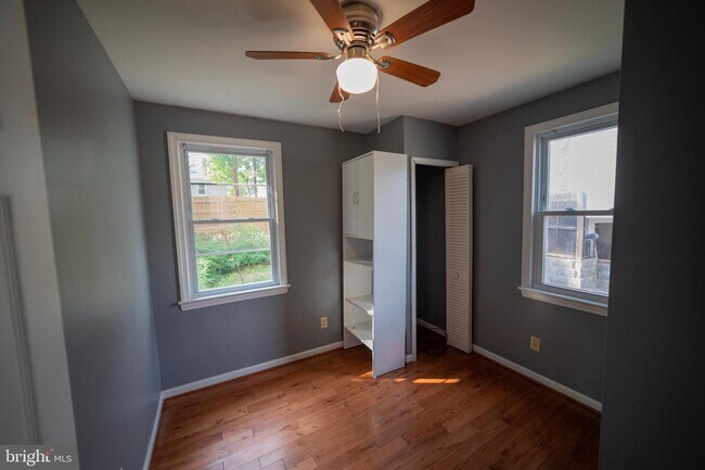 Foto del edificio - 1320 Chapel Oaks Dr