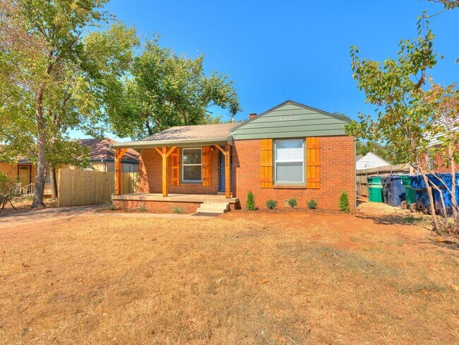 Foto del edificio - Charming Military Park Home: 2 bed 1 bath with many updates! Very cute!