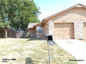 Building Photo - 515 Peppertree Ln