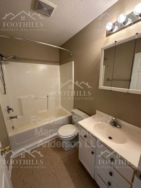 Foto del edificio - 1419 Oak Hill Dr