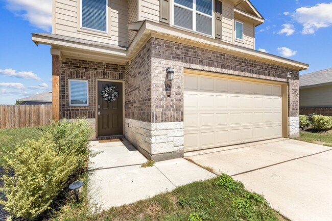 Foto del edificio - Charming Home Awaits: Spacious & Modern Living in a Prime Location