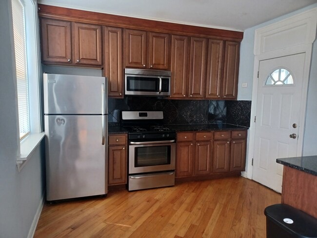 Building Photo - 5735 N Kimball Ave