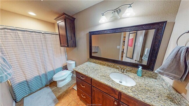 Foto del edificio - 4 Bed, 4 Bath University Heights Townhome for August 2026 Move In!