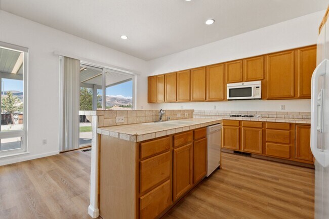 Foto del edificio - Spacious and Move In Ready in South Reno