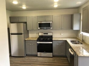 Building Photo - 905 Double File Cove