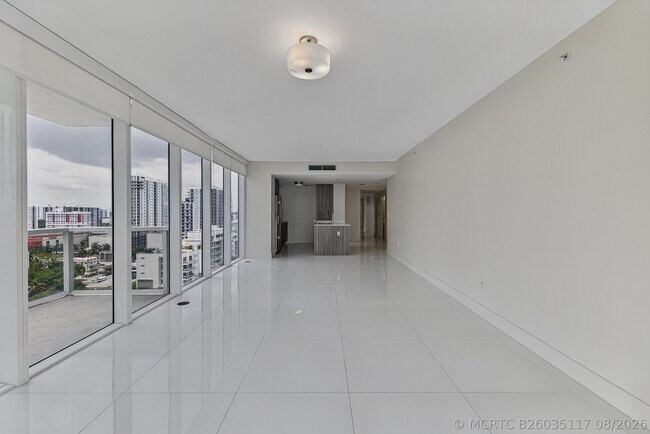 Foto del edificio - 600 NE 27th St