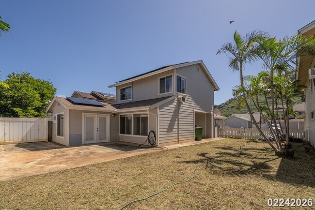 Building Photo - 3BR 2.5BA w/2-CAR GARAGE & 3 CAR DRIVEWAY PARKING, and 24 SOLAR PANELS IN MAILI KAI