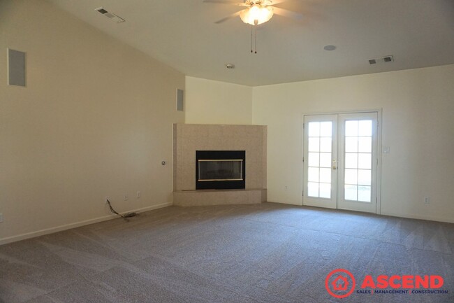 Foto del edificio - Charming Home in North Bakersfield!