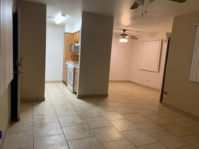 Building Photo - 444 W Ivyglen St