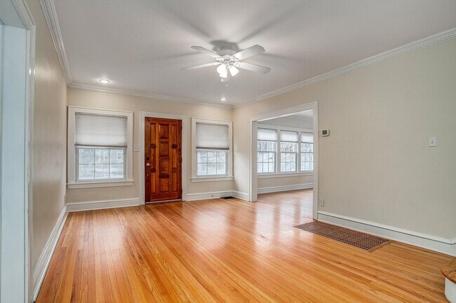 Building Photo - 404 W 63rd St