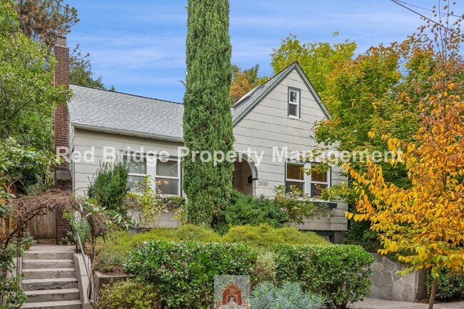 Foto del edificio - Kerns Neighborhood 3 bedroom, 1.5 bath Home