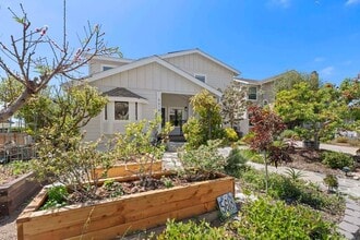 Building Photo - 5618 Bellevue Ave