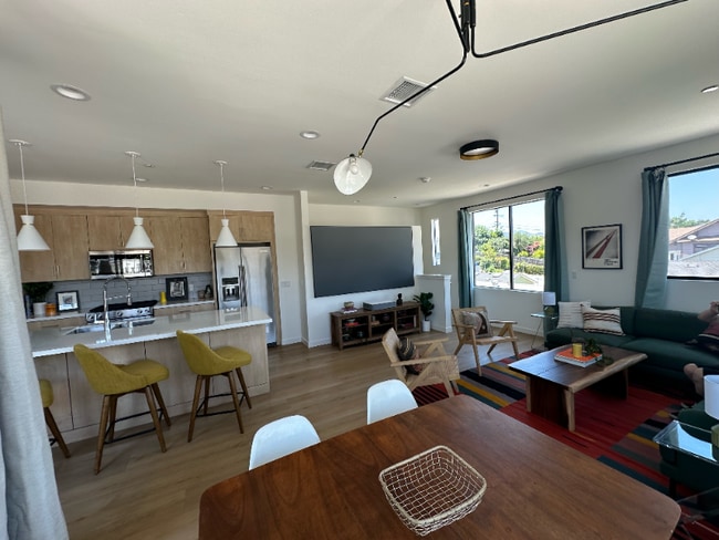Building Photo - 3290 N Canary Way