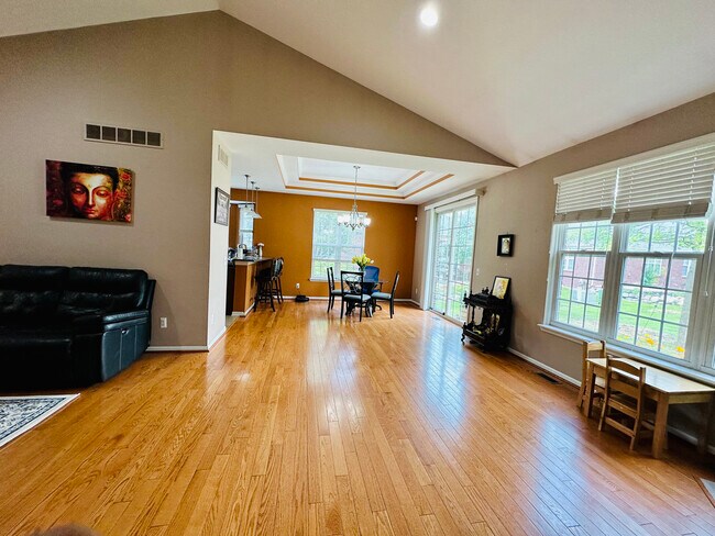 Building Photo - 44183 Astro Dr