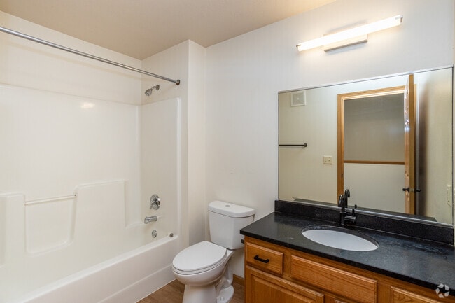 2BR, 2BA - 1,123SF - Secondary Bathroom - #Maple Park Apartments (SD-SF-MPK)(Juliet)