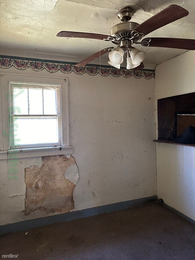 Building Photo - 3 br, 1 bath House - 2502 West Antoinette ...