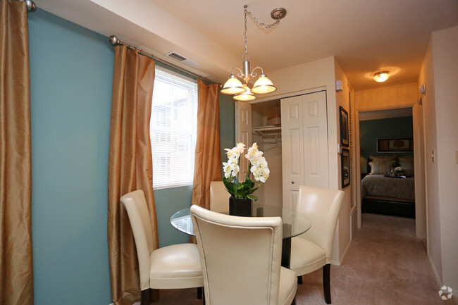 Dining Area - Southgate Apartments & Townhomes