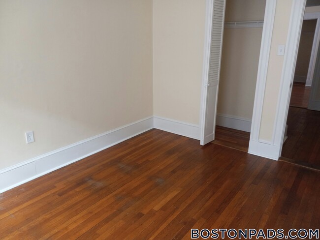 Building Photo - 883 Huntington Ave