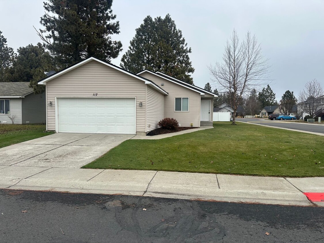 Foto principal - 3 bed, 2 bath house in Cheney