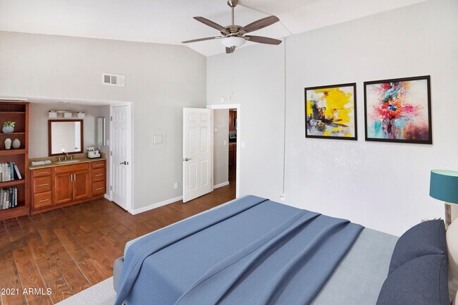 Building Photo - 1602 E Ocotillo Rd
